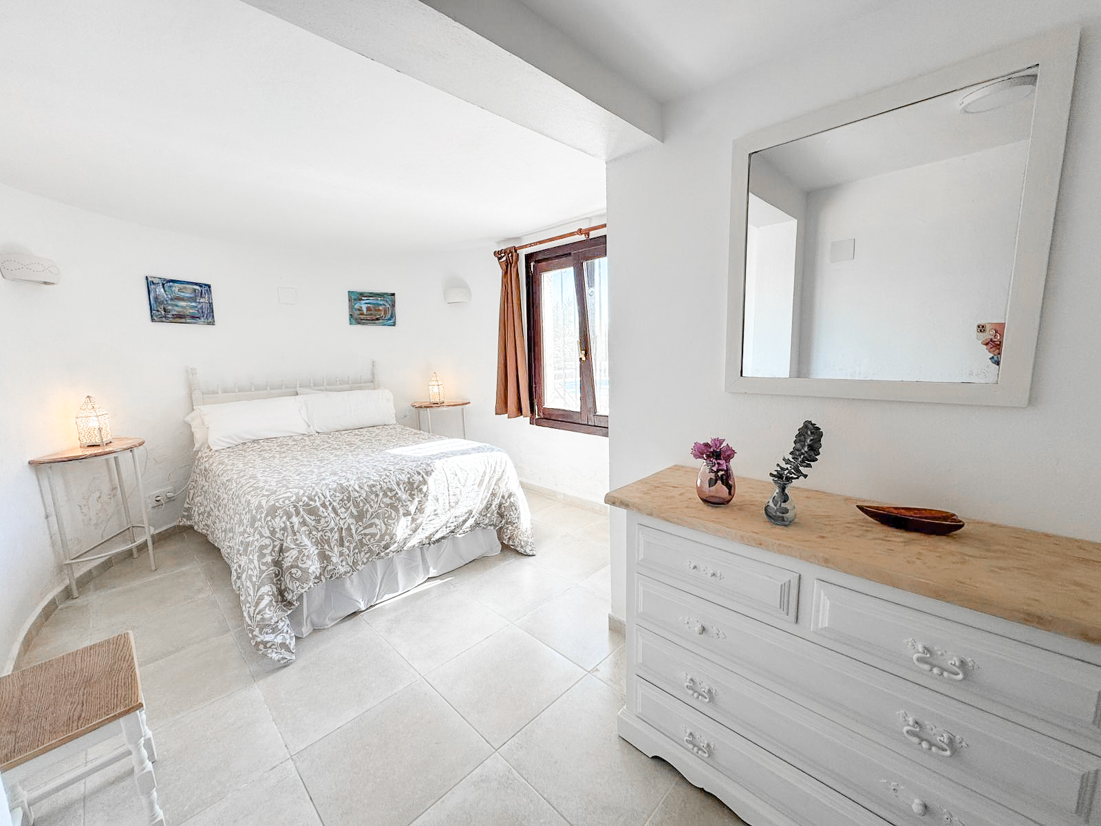 Suite 5 — twin bedroom