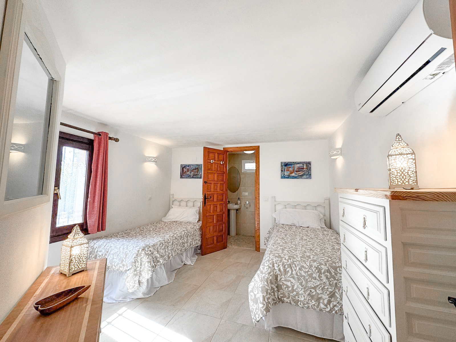Suite 7 — twin bedroom with Moroccan decor